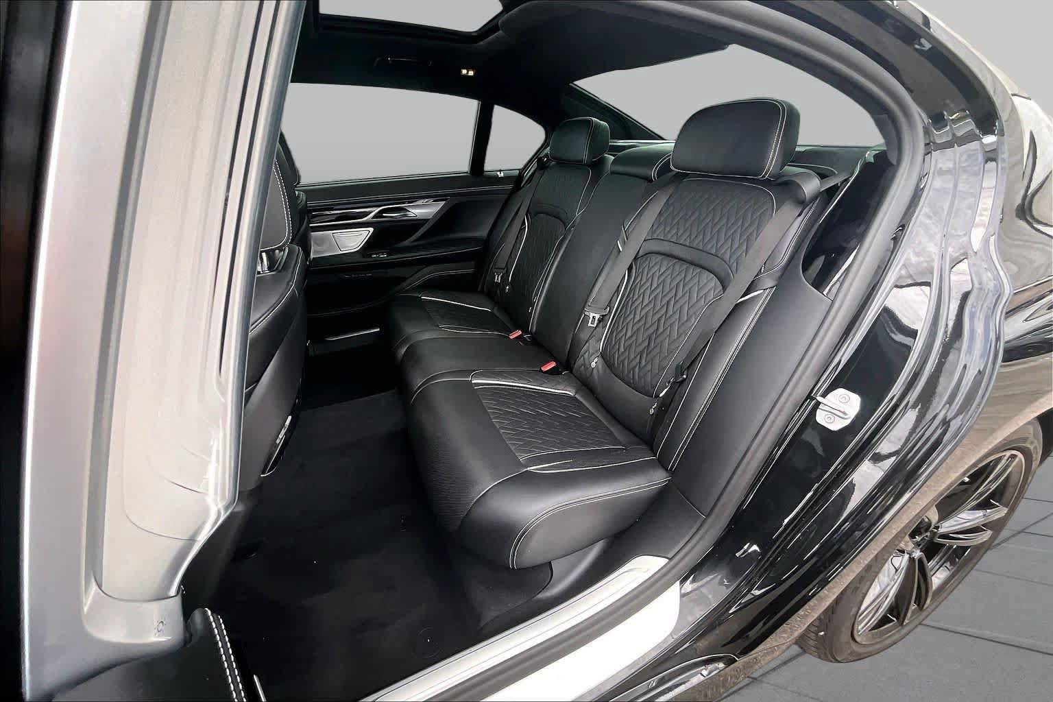 Used 2021 BMW M760i xDrive w/ Luxury Rear Seating Package AWD/4WD image 20