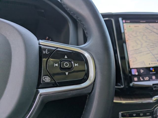Used 2023 Volvo XC60 B5 Plus image 33