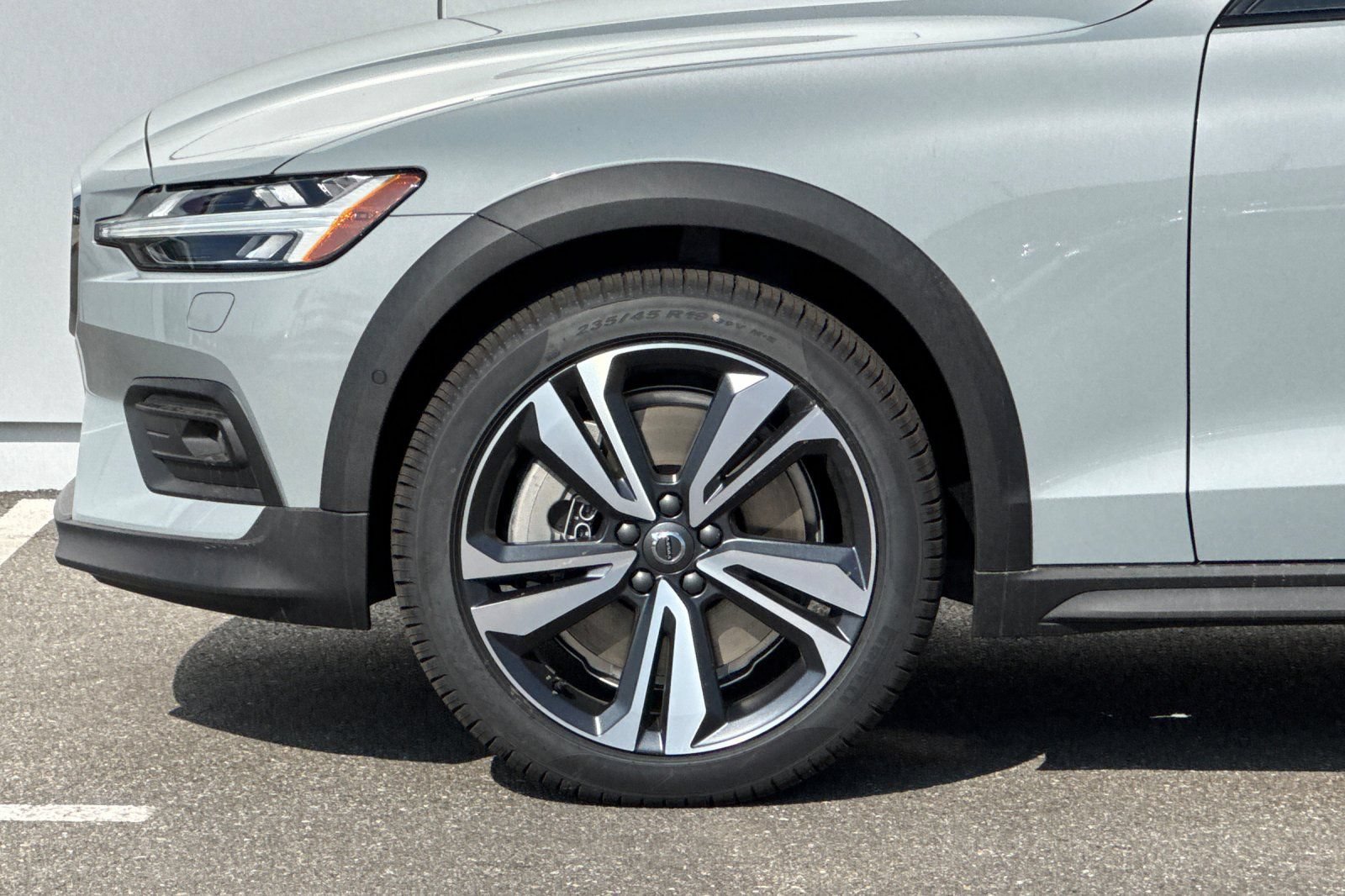 New 2026 Volvo V60 B5 Cross Country Plus w/ Climate Package AWD/4WD image 33