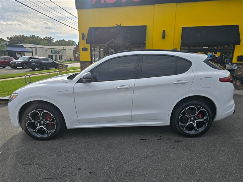 Used 2023 Alfa Romeo Stelvio Veloce AWD/4WD image 23