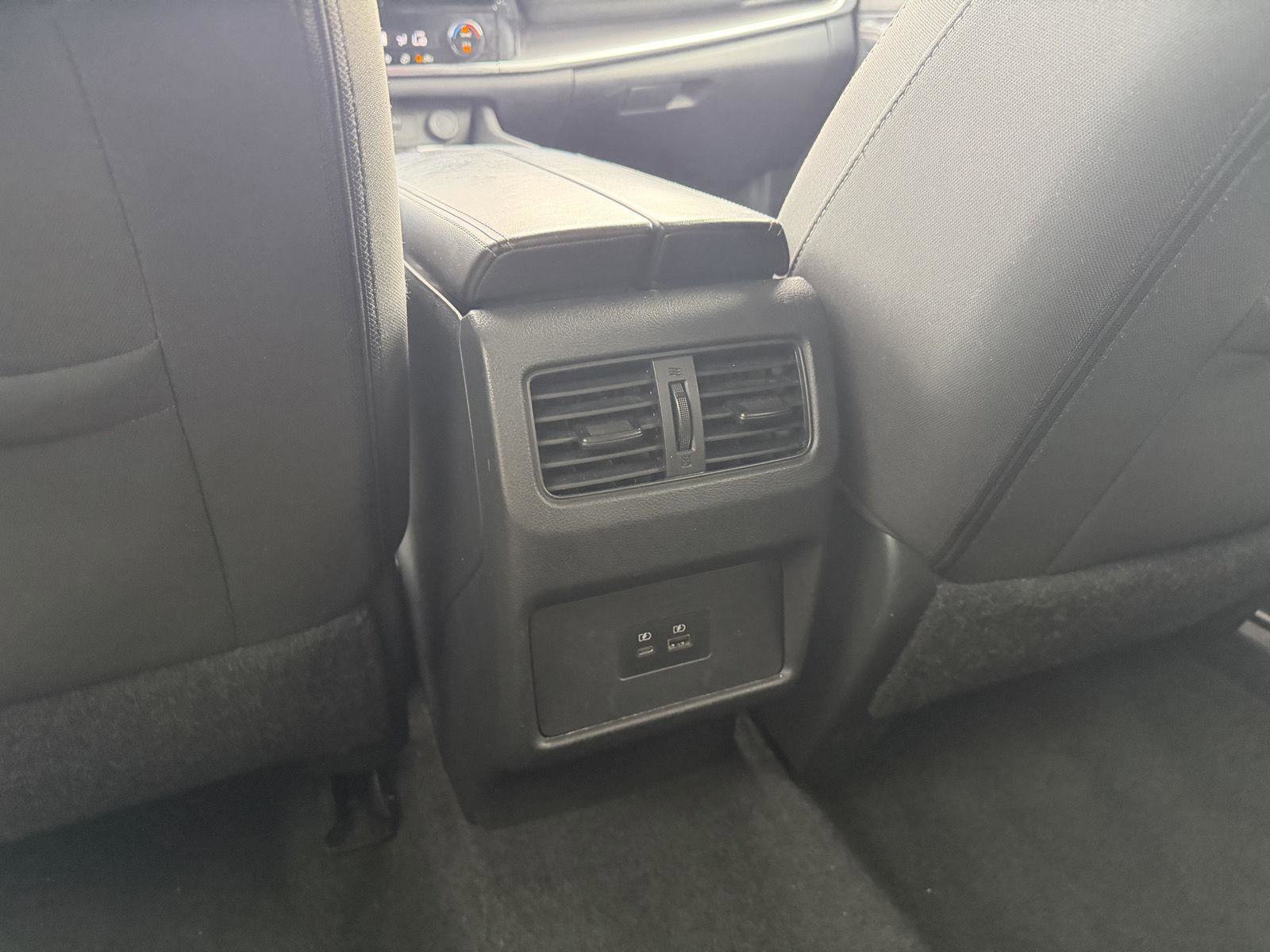 Used 2022 Nissan Rogue SV image 9