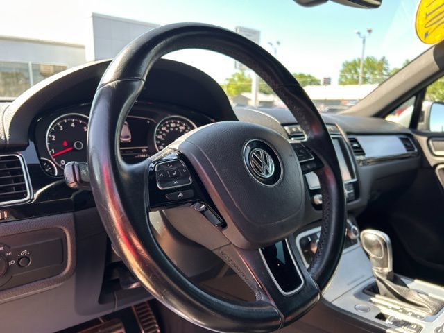 Used 2017 Volkswagen Touareg Wolfsburg Edition AWD/4WD image 35