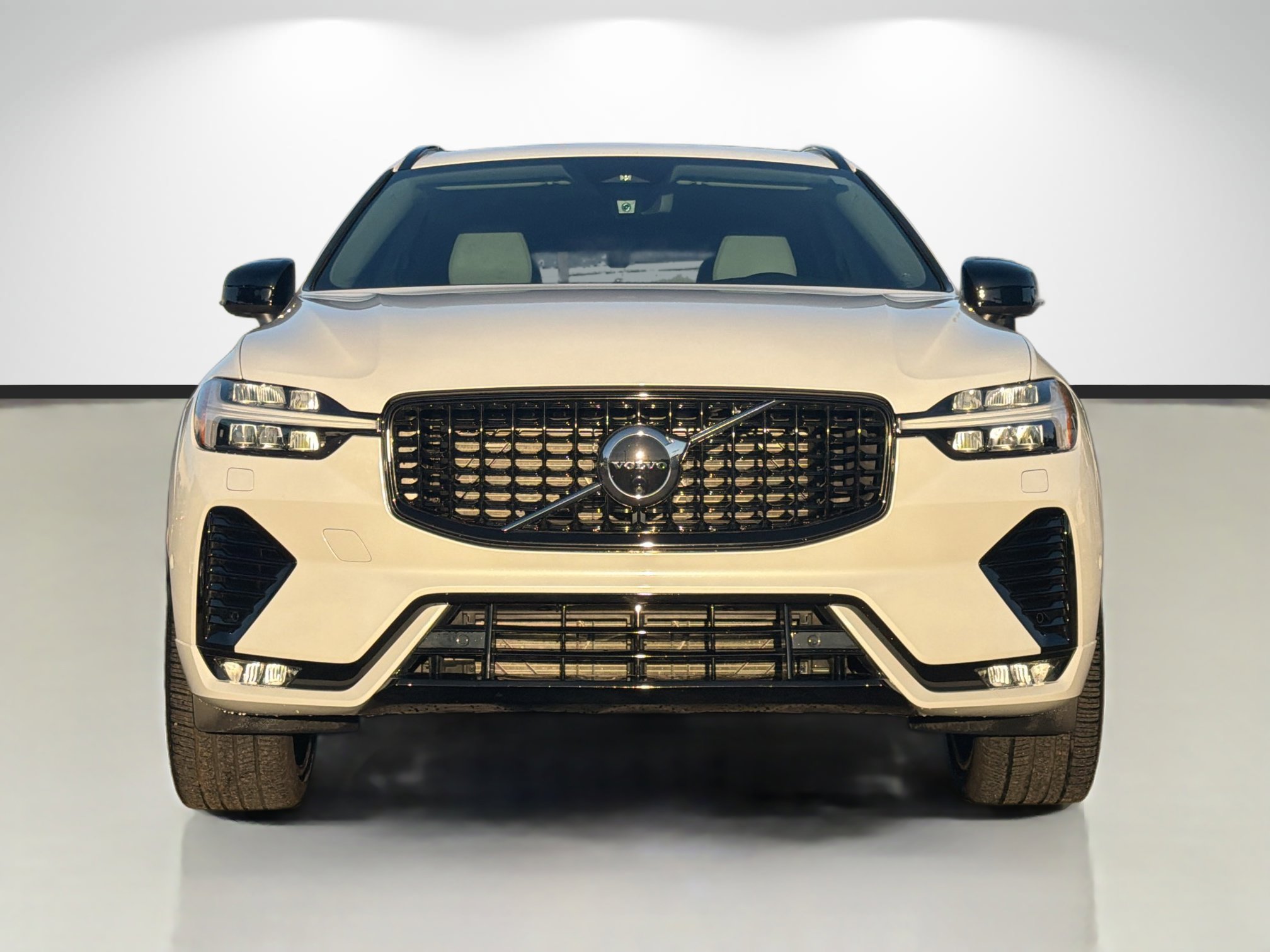 Used 2025 Volvo XC60 B5 Ultra w/ Climate Package image 8