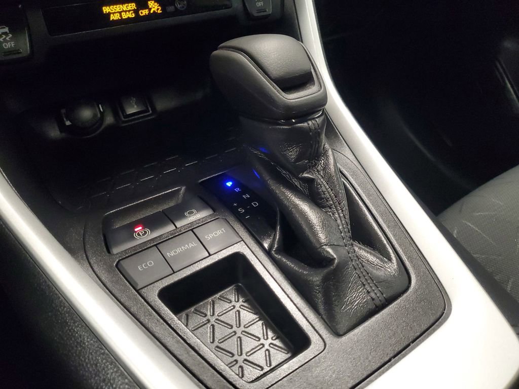 Used 2021 Toyota RAV4 XLE w/ Convenience Package image 30