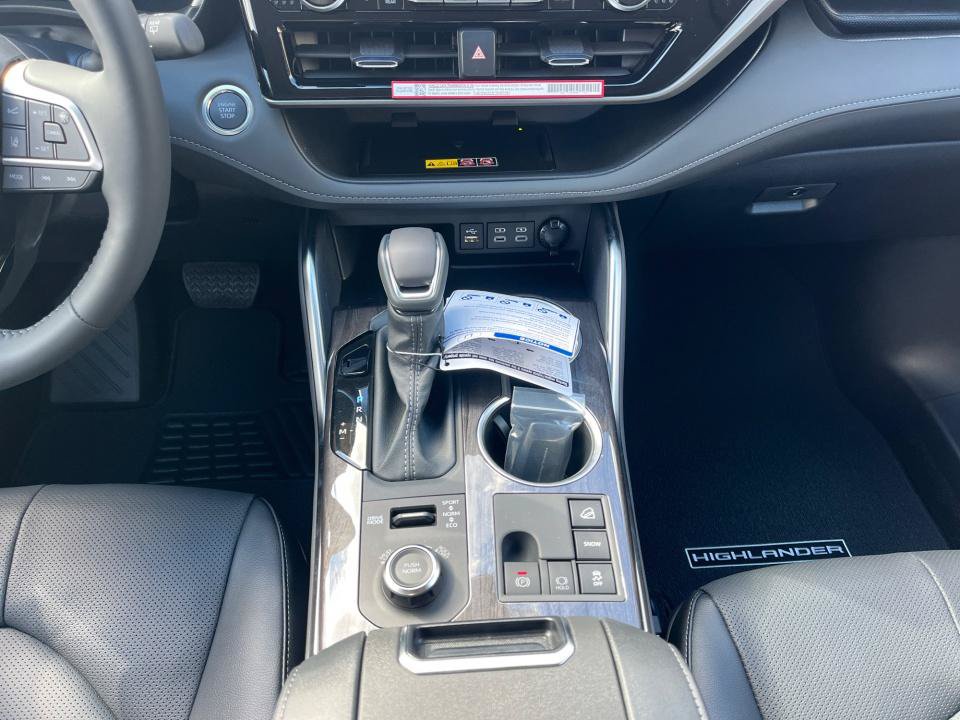 New 2026 Toyota Highlander Limited AWD/4WD image 18