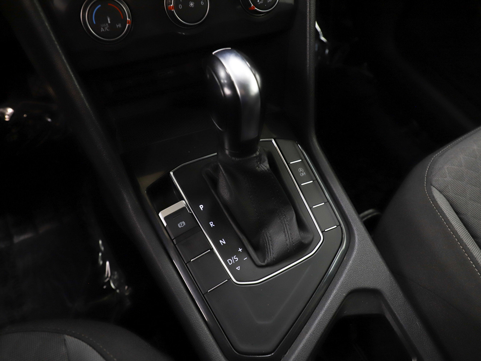 Used 2020 Volkswagen Tiguan S image 21