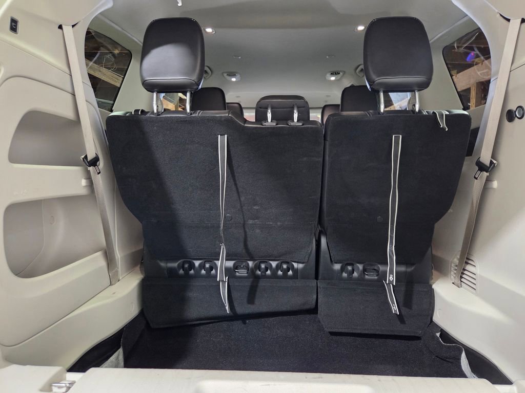 Certified 2024 Chrysler Pacifica Touring-L image 21