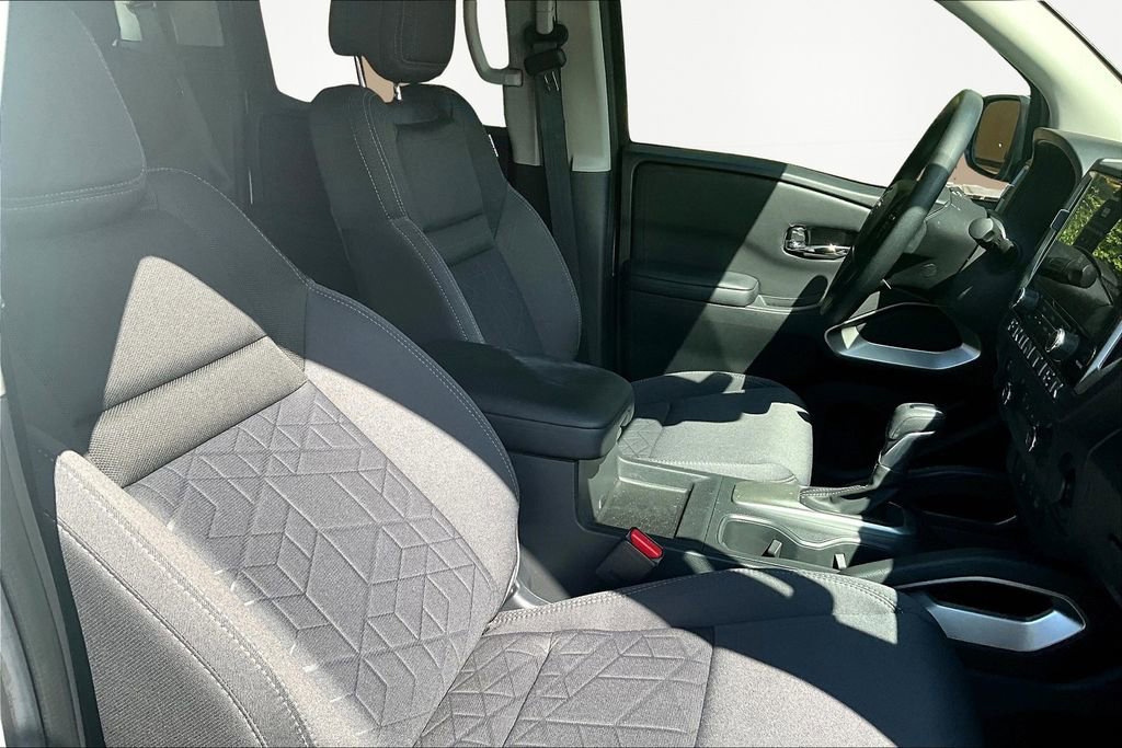 Used 2025 Nissan Frontier SV image 19