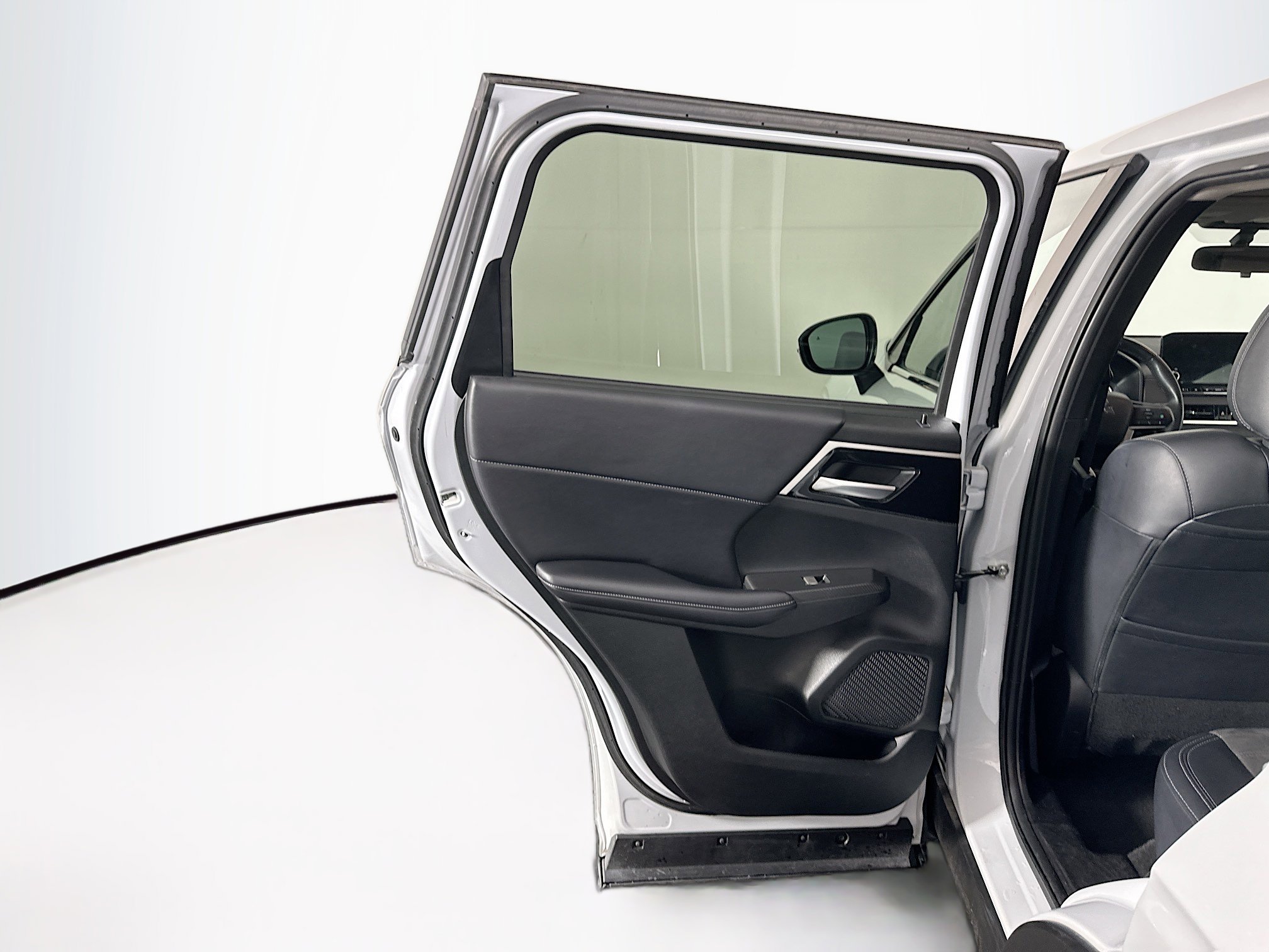 Used 2024 Mitsubishi Outlander SE image 26