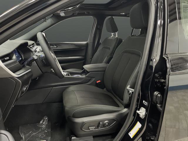 New 2025 Jeep Grand Cherokee Laredo X w/ Trailer Tow Package image 4