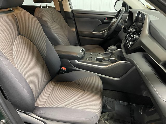 Used 2023 Toyota Highlander L FWD image 19