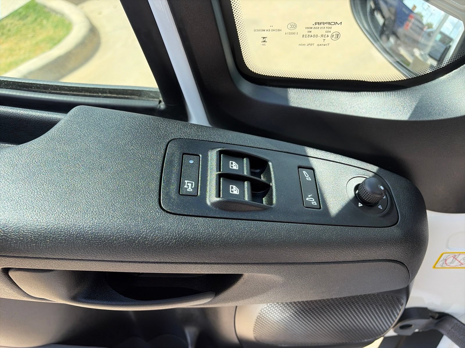 Used 2025 RAM ProMaster 2500 w/ Convenience Group FWD image 22