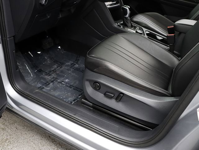 Used 2024 Volkswagen Tiguan SE image 23