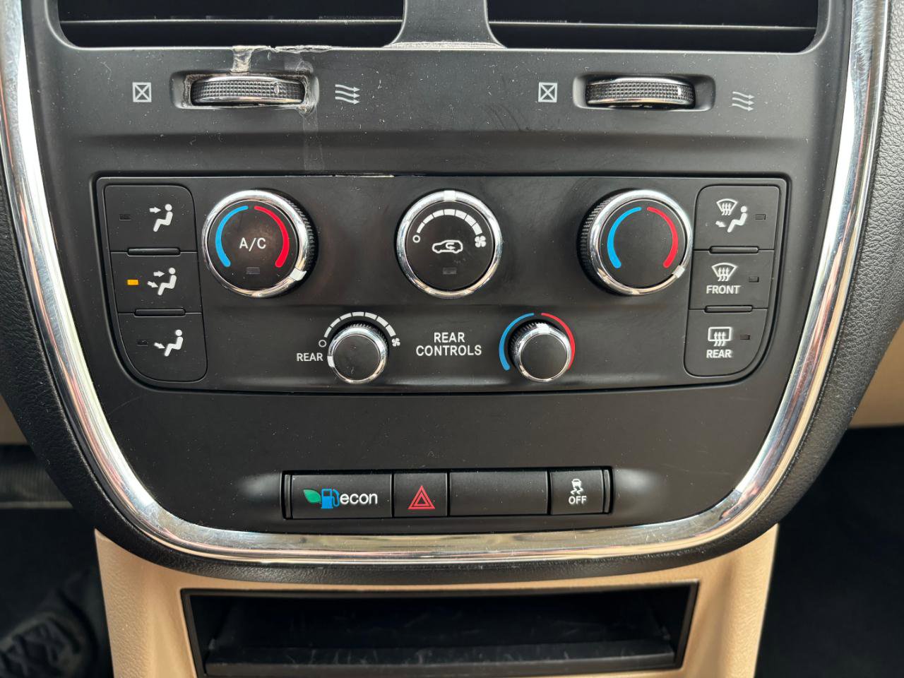 Used 2015 Dodge Grand Caravan SXT FWD image 11