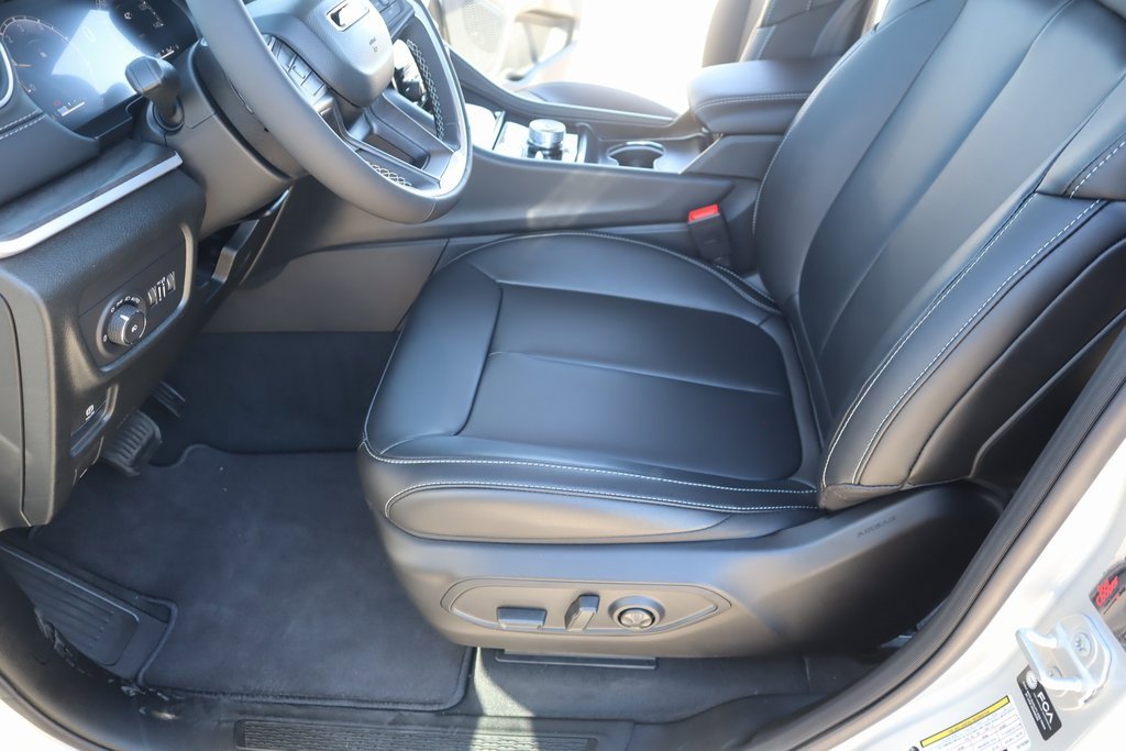 New 2025 Jeep Grand Cherokee Limited image 12