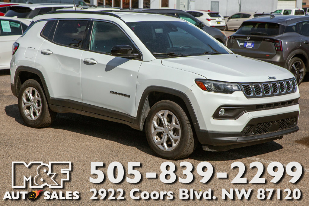 Used 2024 Jeep Compass Latitude AWD/4WD image 1