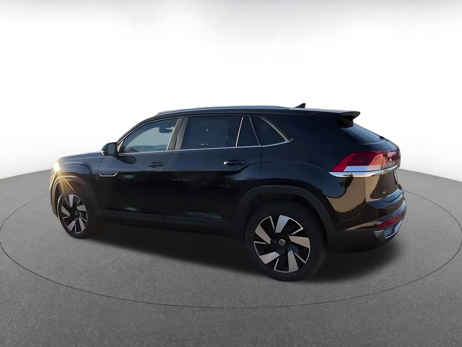 Used 2025 Volkswagen Atlas Cross Sport SE FWD image 10