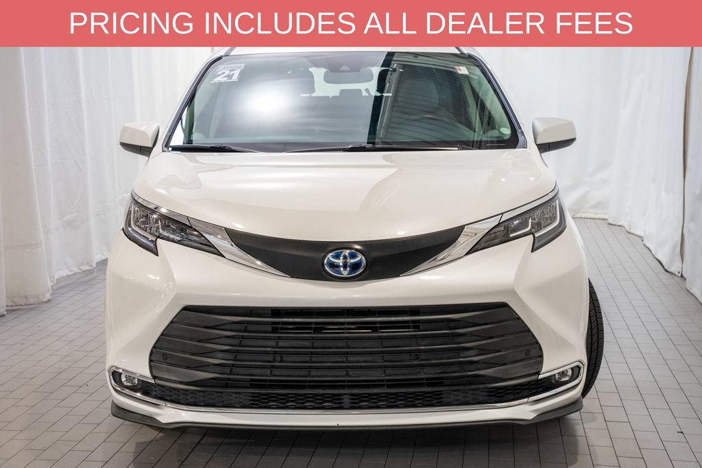 Used 2021 Toyota Sienna XLE FWD image 2