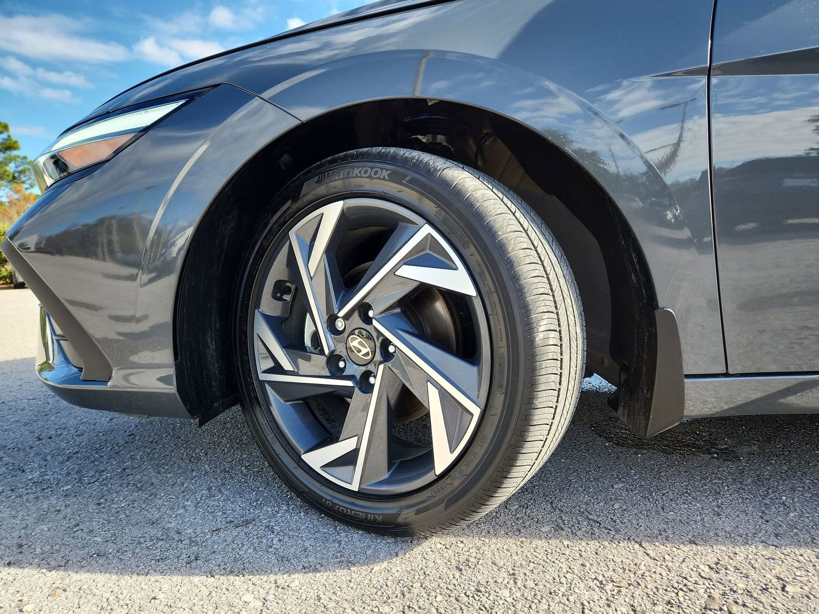 Used 2025 Hyundai Elantra SEL image 31