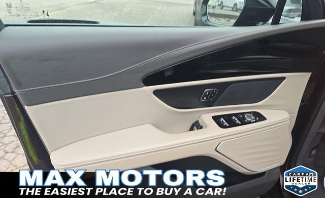 Used 2024 Lincoln Nautilus Premier AWD/4WD image 11