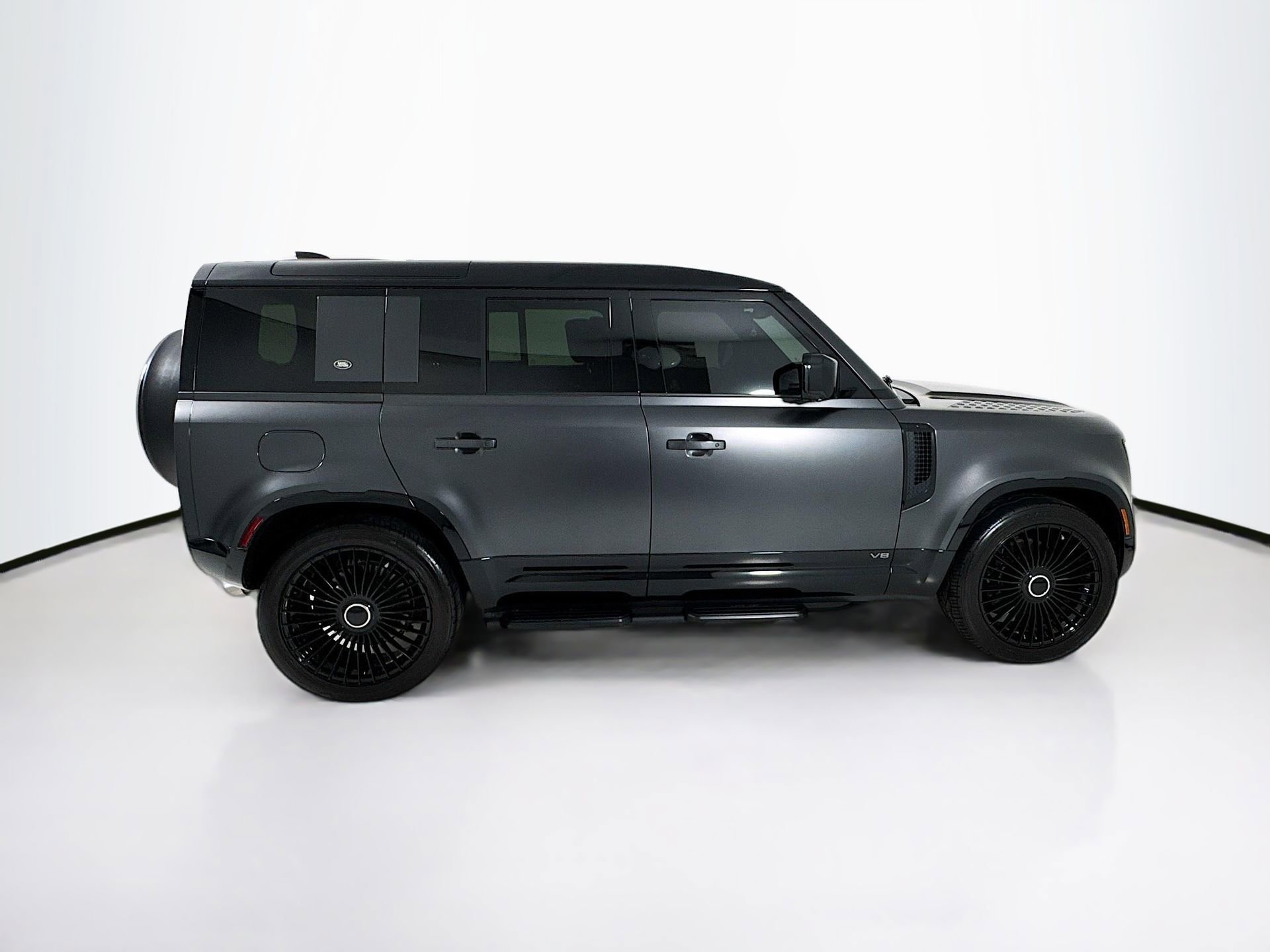 Used 2024 Land Rover Defender 110 Carpathian Edition image 9