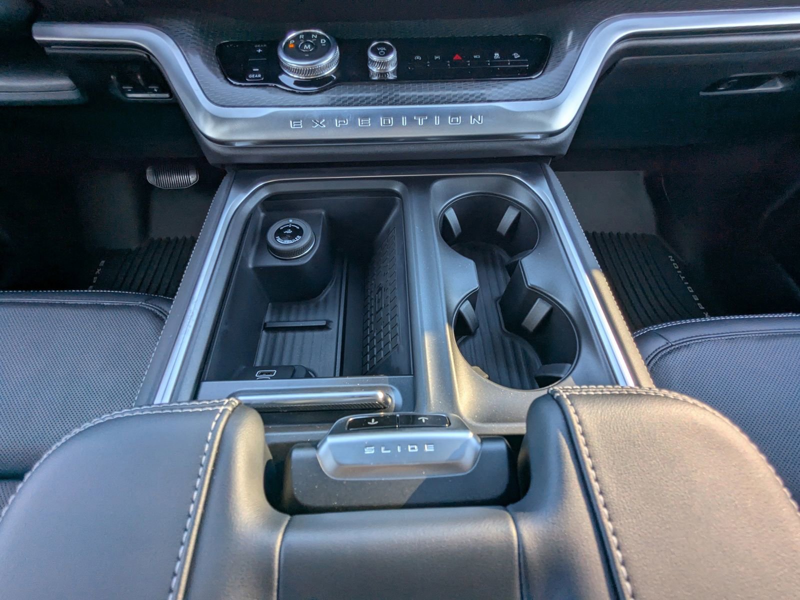 New 2025 Ford Expedition Max Platinum w/ Stealth Performance Package image 21