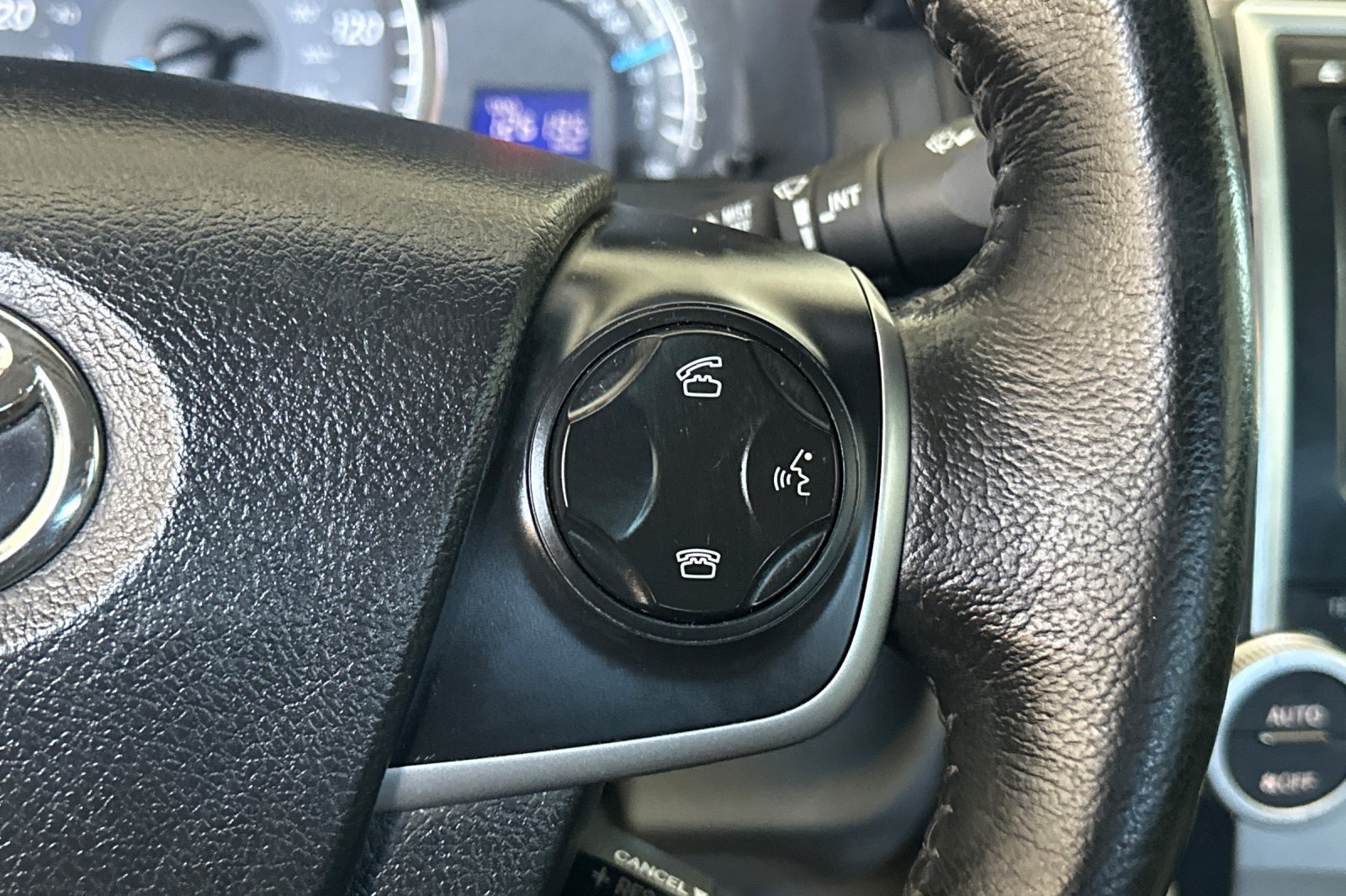 Used 2014 Toyota Camry XLE w/ Leather Package FWD image 26