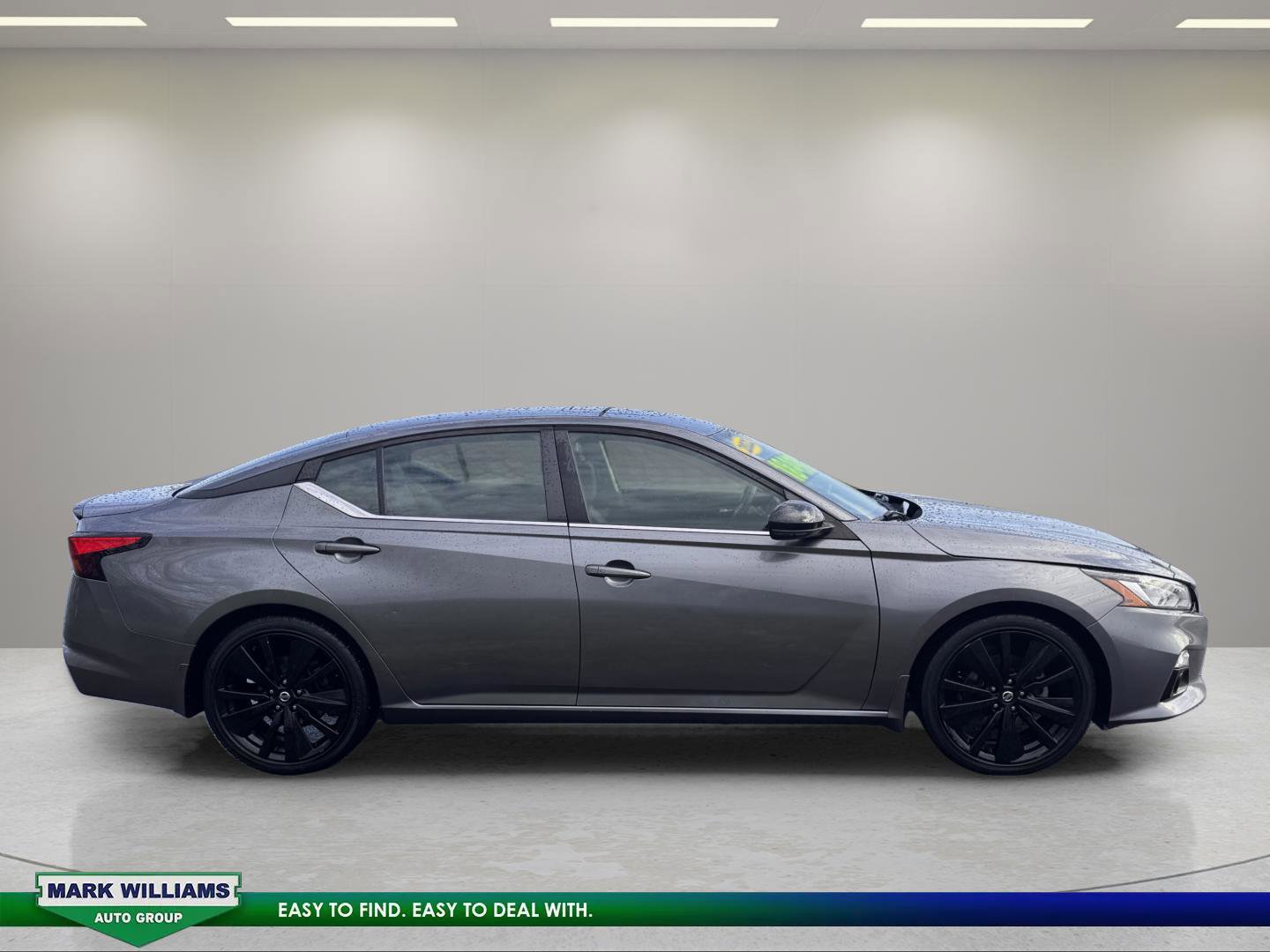 Used 2022 Nissan Altima 2.5 SR w/ Midnight Edition Package image 2