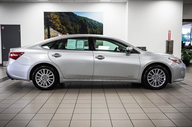 Used 2018 Toyota Avalon Limited image 6