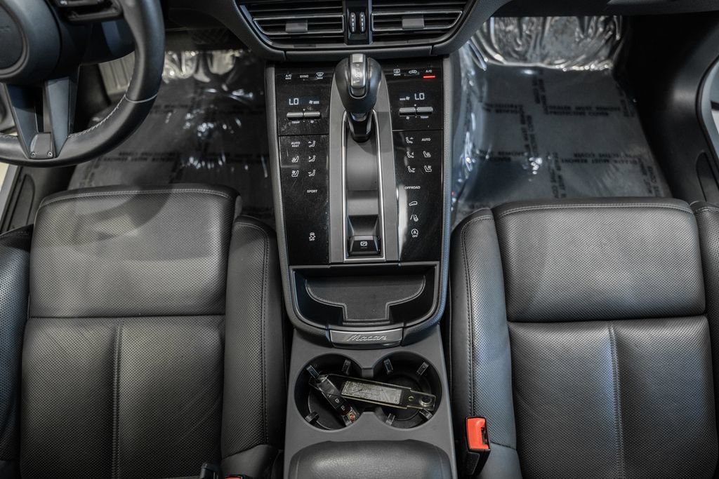 Used 2022 Porsche Macan AWD/4WD image 24
