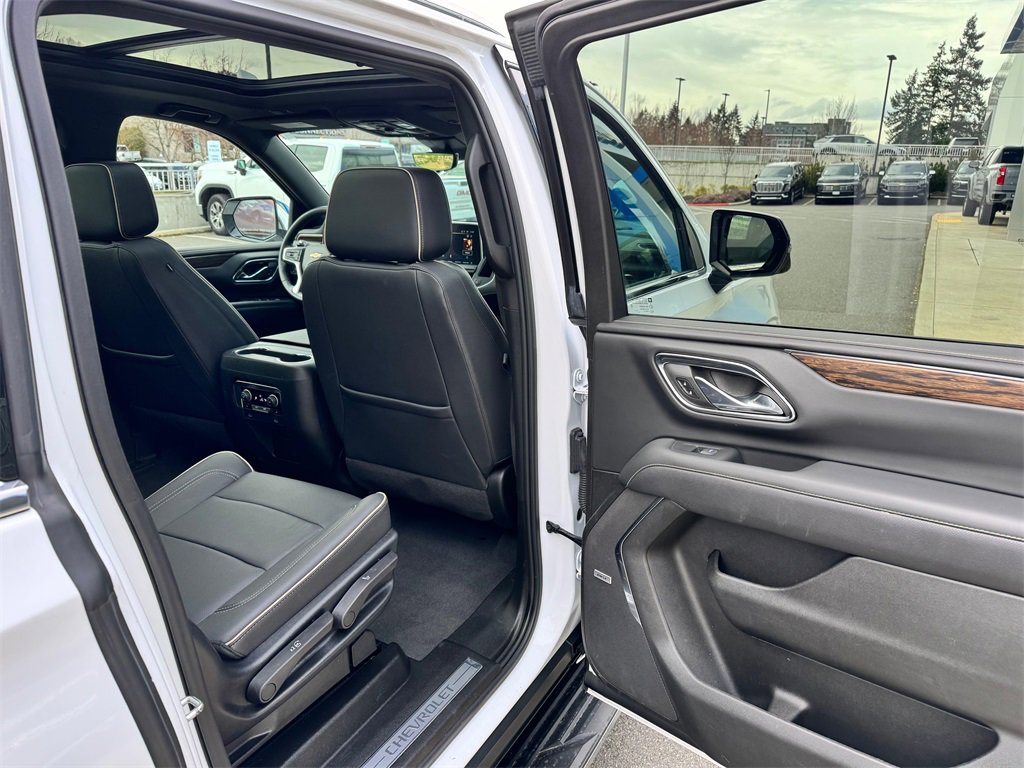 Used 2023 Chevrolet Suburban Premier image 13