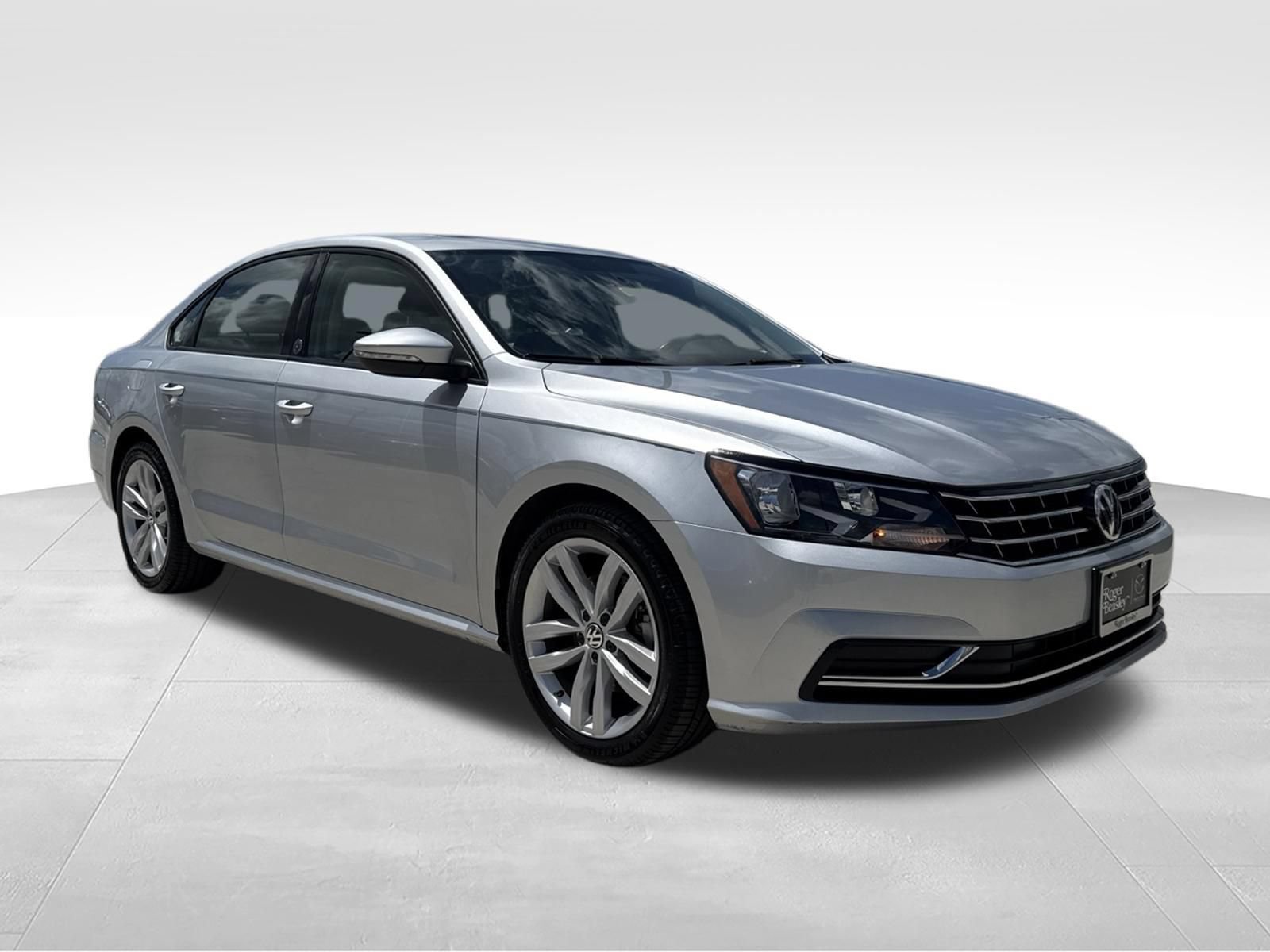 Used 2019 Volkswagen Passat 2.0T Wolfsburg FWD image 3