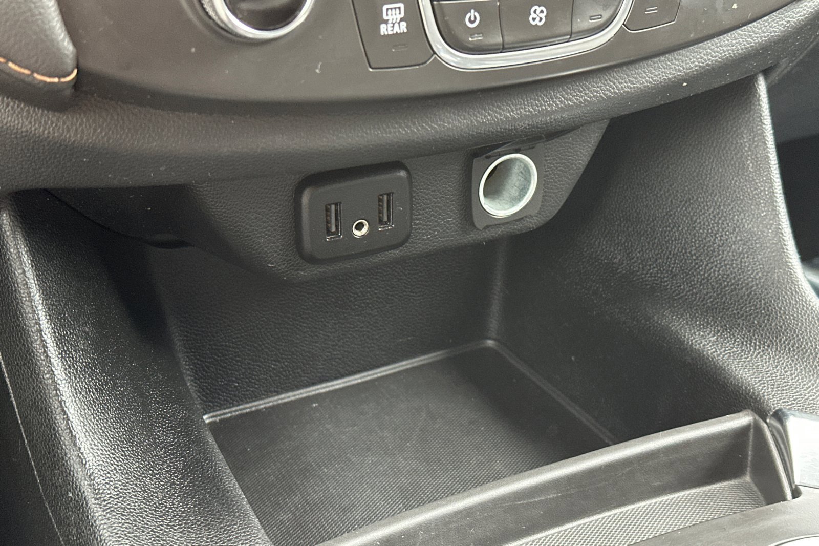 Used 2020 Chevrolet Traverse LS image 32