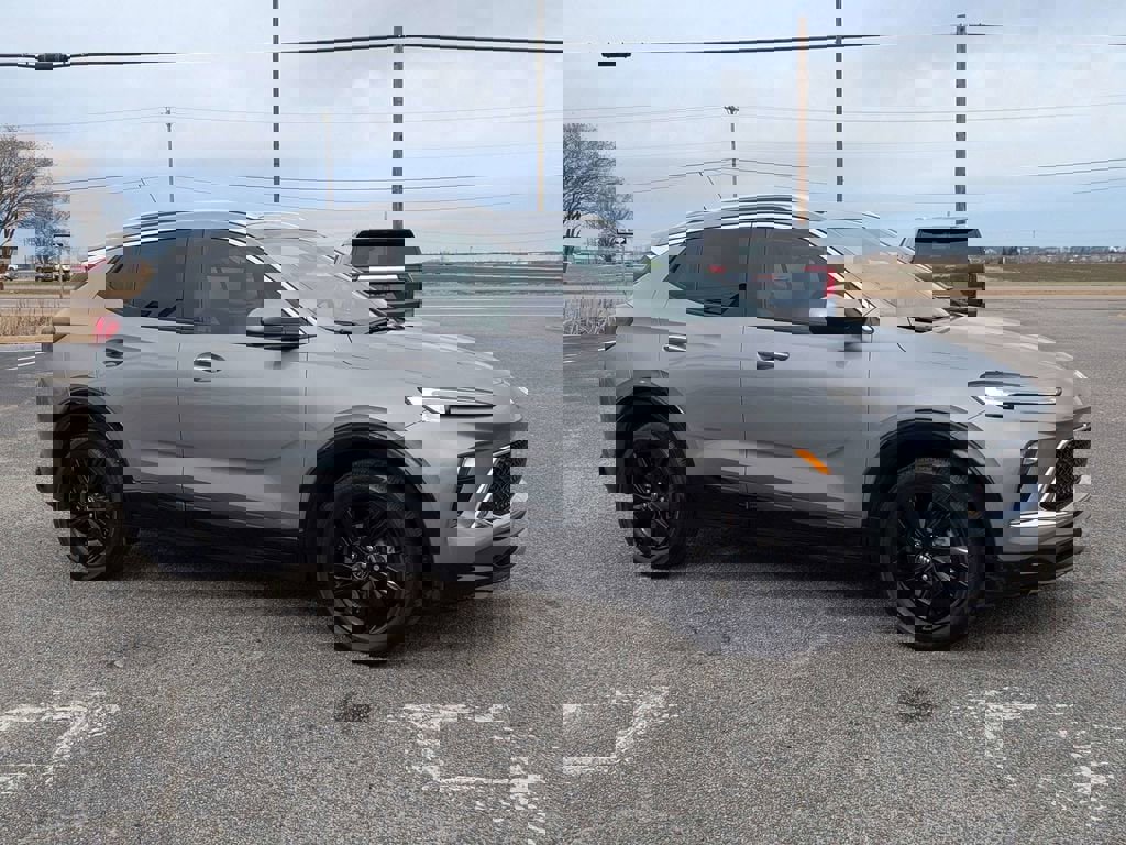 Used 2024 Buick Encore GX Sport Touring image 3