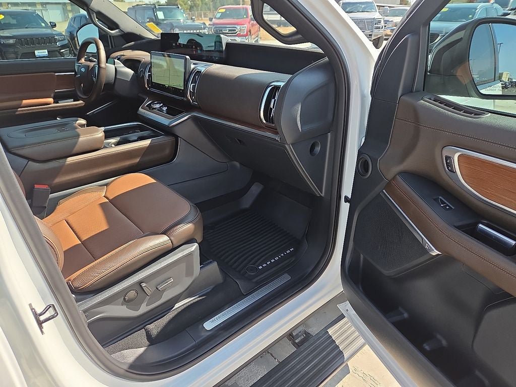 Used 2025 Ford Expedition Max King Ranch AWD/4WD image 13