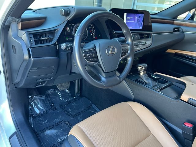 Used 2025 Lexus ES 300h w/ Premium Package FWD image 25