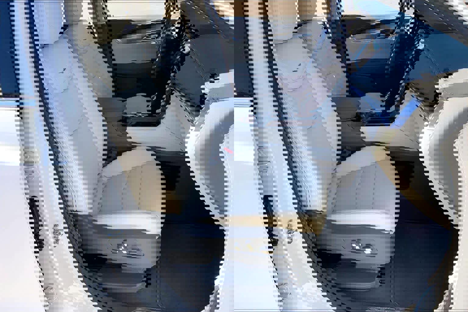 Used 2025 Cadillac XT5 Premium Luxury w/ Technology Package image 8