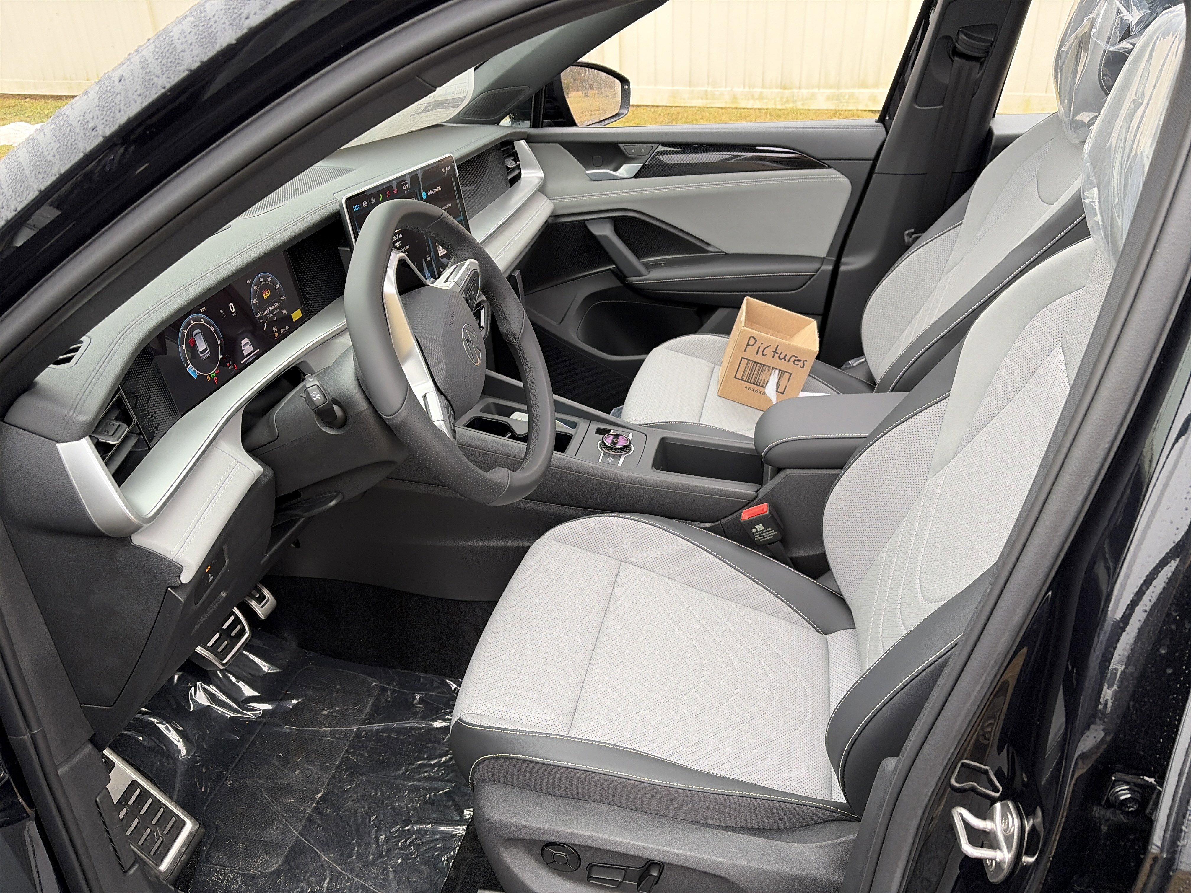 New 2026 Volkswagen Tiguan SE R-Line AWD/4WD image 14