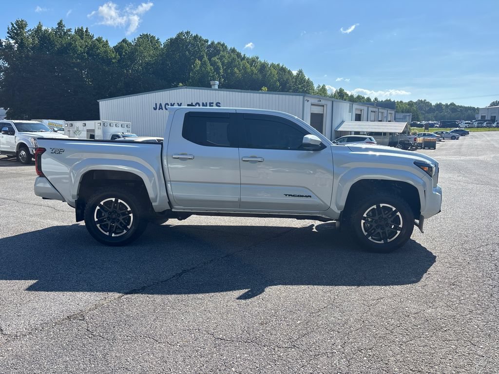 Used 2024 Toyota Tacoma TRD Sport w/ TRD Sport Upgrade Package AWD/4WD image 4