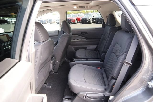Certified 2025 Nissan Pathfinder SV w/ SV Premium Package FWD image 11