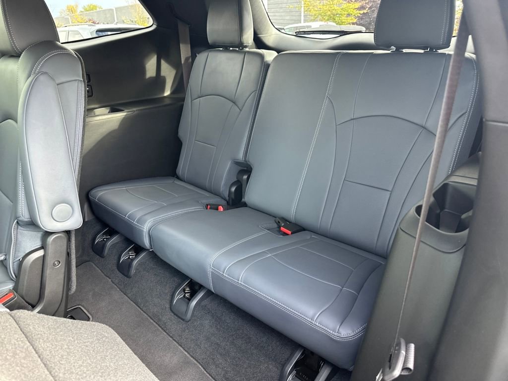 Used 2024 Buick Enclave Essence w/ Sport Touring Edition image 15