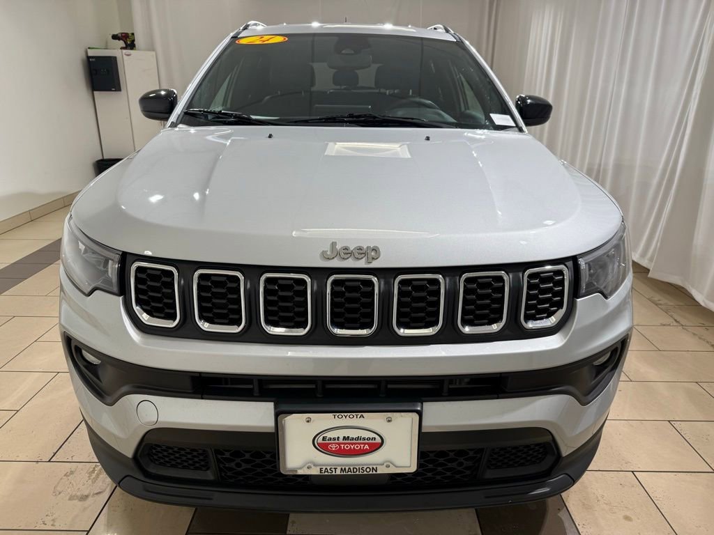 Used 2024 Jeep Compass Latitude image 8