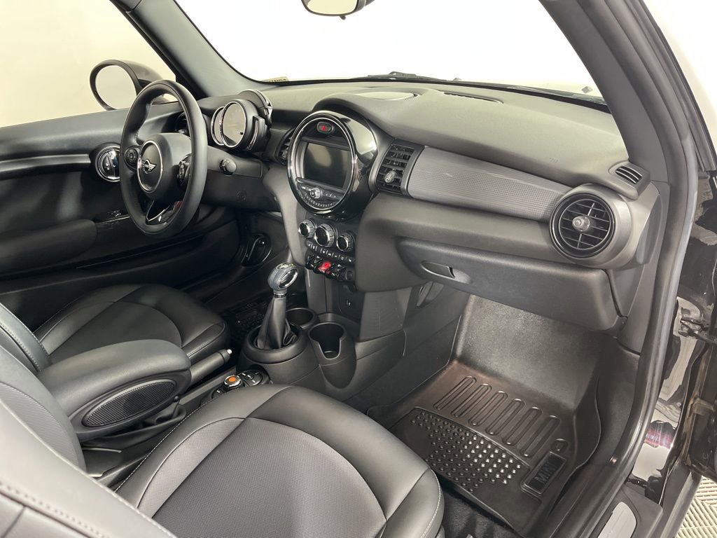 Used 2019 MINI Cooper 2-Door Hardtop image 5