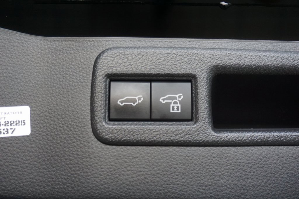 Certified 2022 Toyota Venza LE image 17