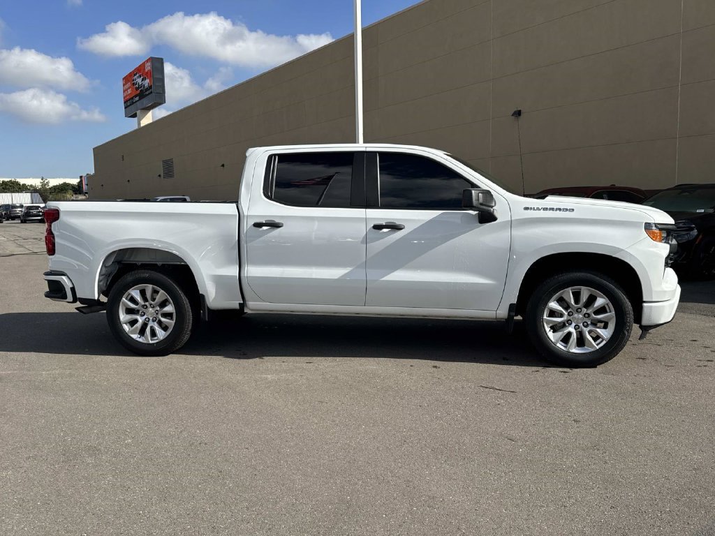 Used 2024 Chevrolet Silverado 1500 Custom RWD image 2