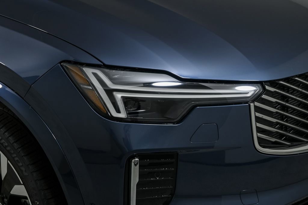 Used 2026 Volvo XC90 B6 Plus w/ Protection Package Premier image 40