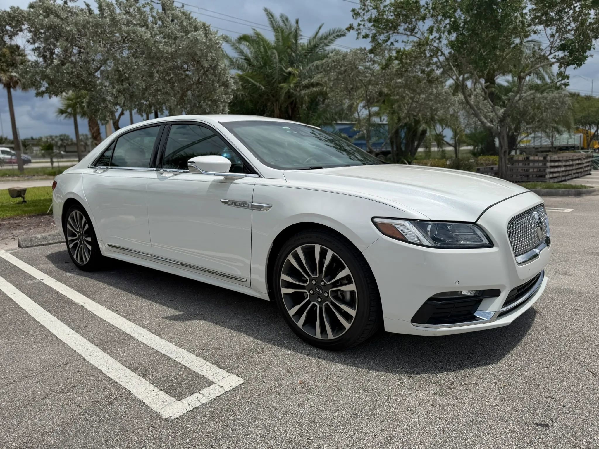 Used 2020 Lincoln Continental AWD w/ Premium Package image 8