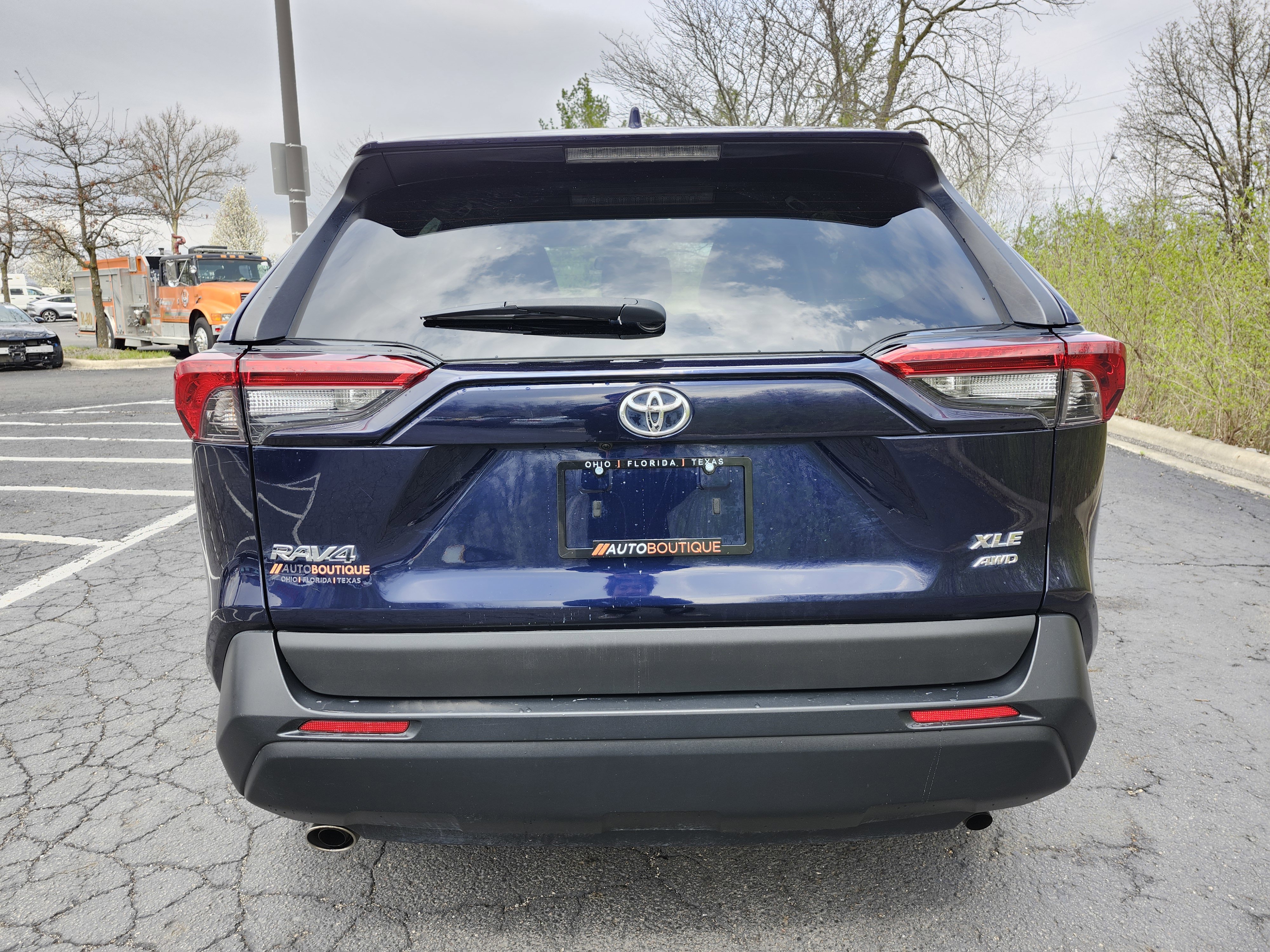 Used 2021 Toyota RAV4 XLE Premium AWD/4WD image 8