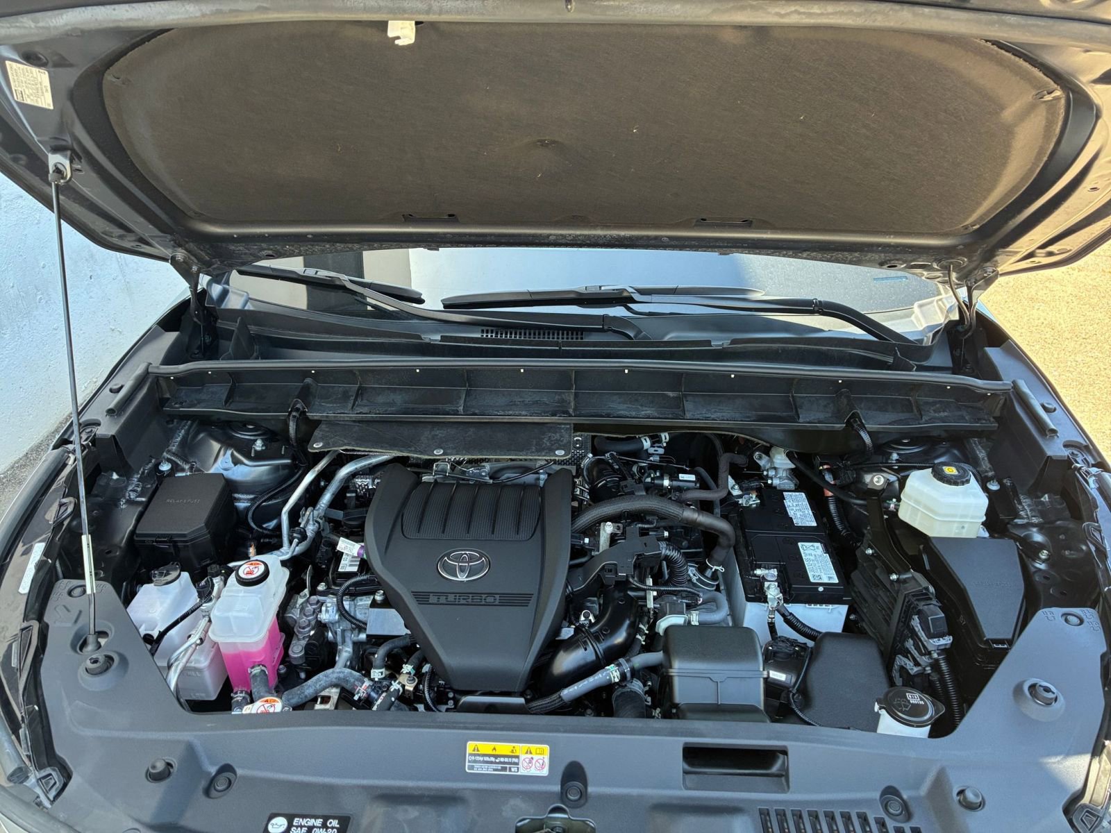 Used 2025 Toyota Highlander LE image 34