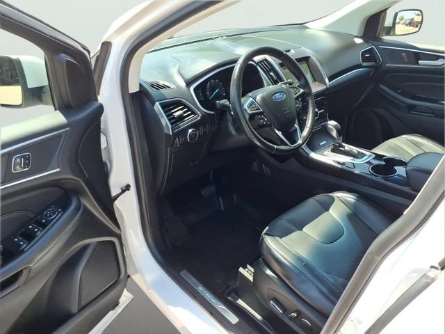 Used 2018 Ford Edge Titanium w/ Equipment Group 301A AWD/4WD image 10